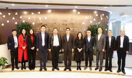 长江养老与中国信登举行工作座谈会