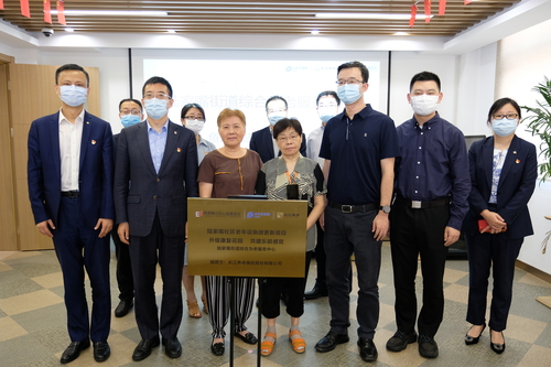 图:长江养老开展社区敬老服务公益助建活动 图:长江养老开展社区敬老服务公益助建活动